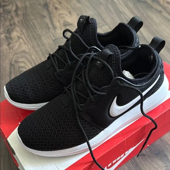 Nike Roshe Two Black and White Sneakers - Picture 1 of 5